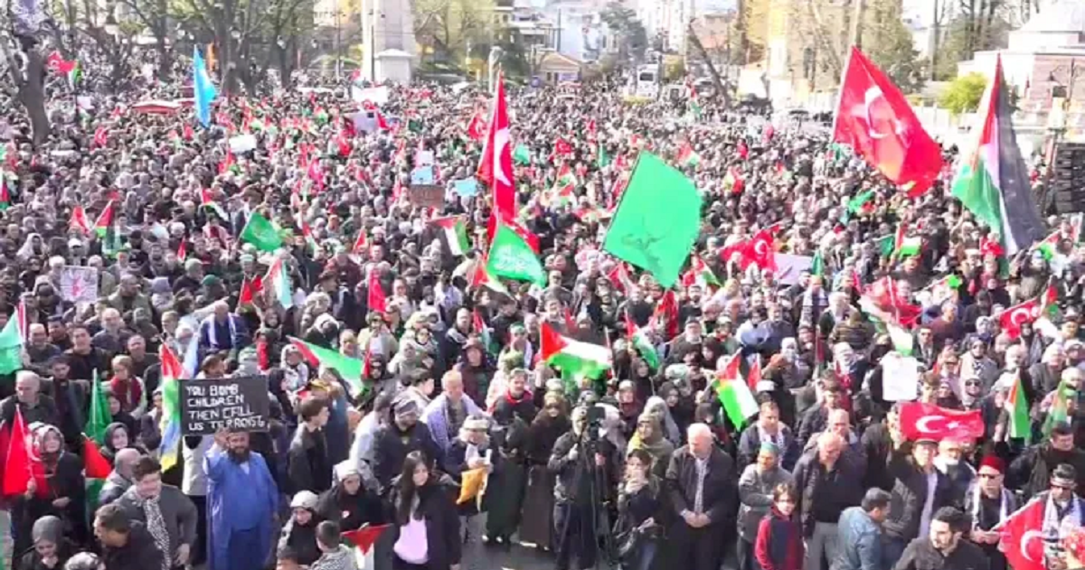 إسطنبول : مسيرة جماهيرية تطالب بوقف حرب الإبادة في غزة